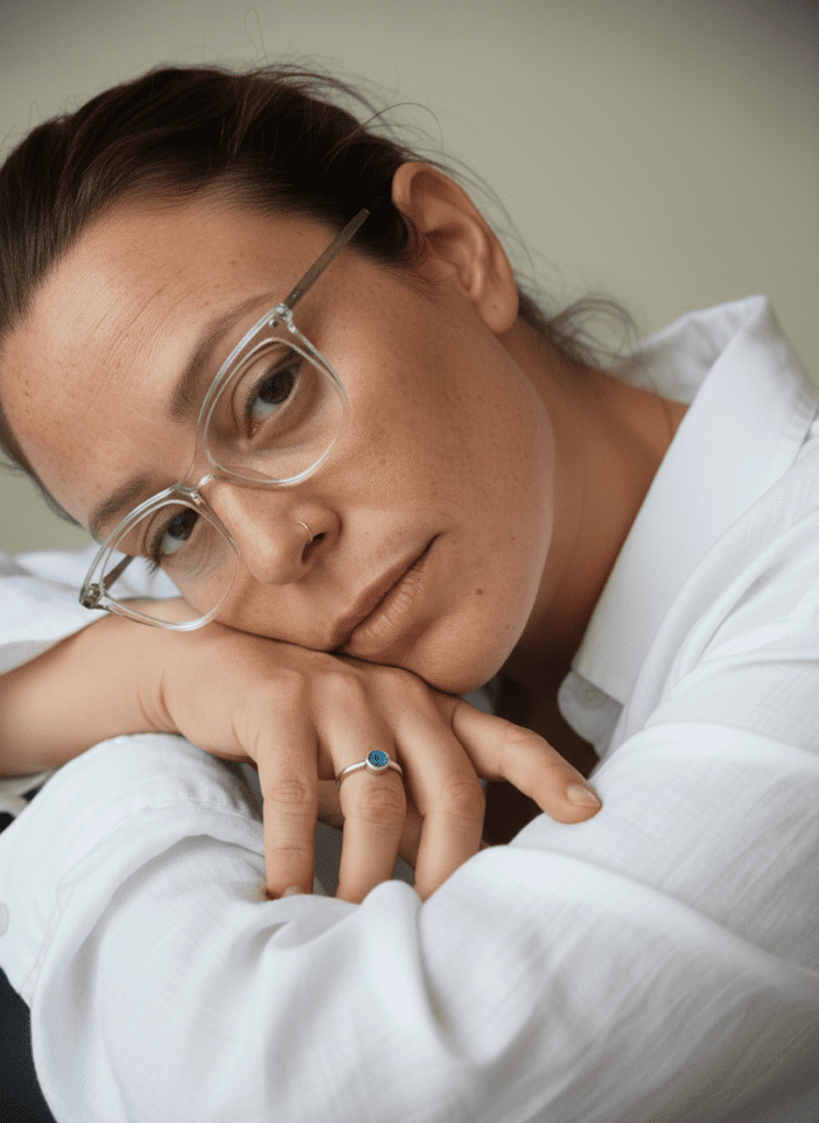 תמונה של בעלת עסק בחריש